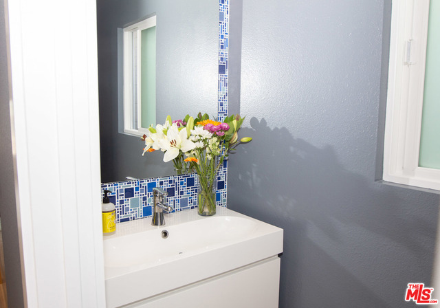 1/2 Bath