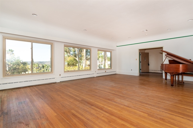 1062 W 5th Ave