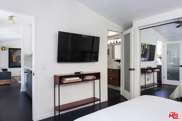 1 Bed Home for Sale in Los Angeles, California