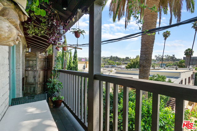 1 Bed Home for Sale in Los Angeles, California