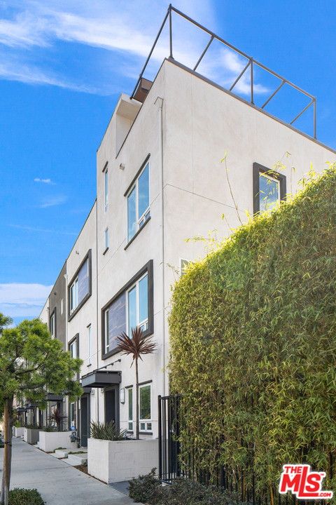 2 Bed Home for Sale in Los Angeles, California