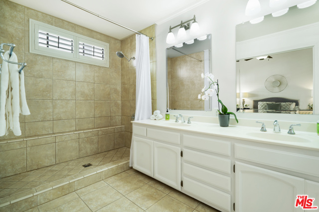 2 Bed Home for Sale in Studio City, California