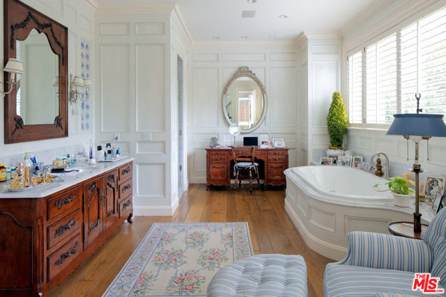 5 Bed Home for Sale in Los Angeles, California