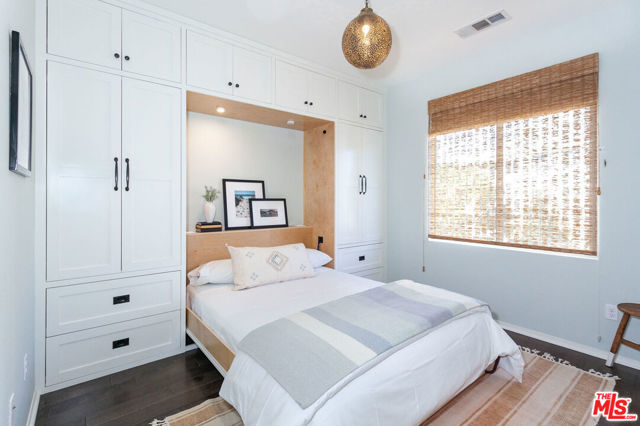 3 Bed Home for Sale in Hawthorne, California