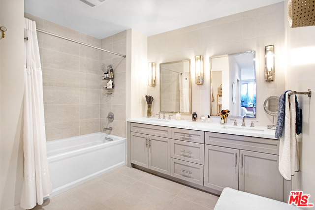 1920 Pacific Coast Highway, Redondo Beach, California 90277, 2 Bedrooms Bedrooms, ,2 BathroomsBathrooms,Residential,Sold,Pacific Coast Highway,20571704
