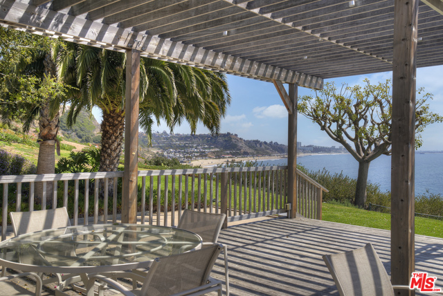 1 Bed Home for Sale in Pacific Palisades, California
