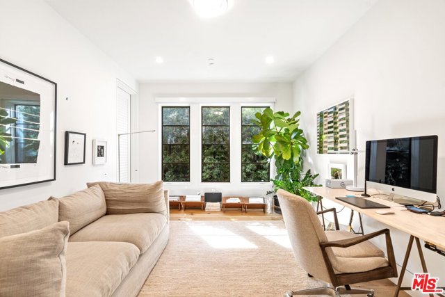 5 Bed Home for Sale in Los Angeles, California