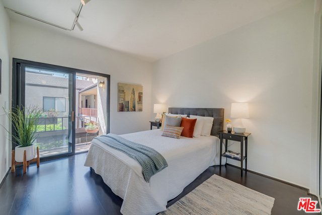 1 Bed Home for Sale in Playa del Rey, California