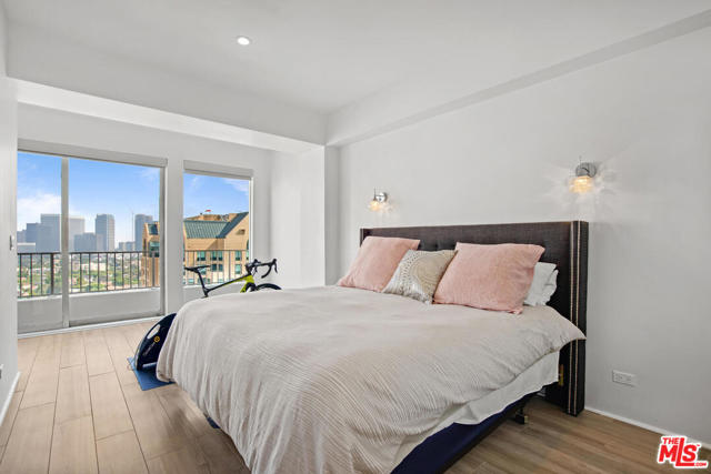 1 Bed Home for Sale in Los Angeles, California