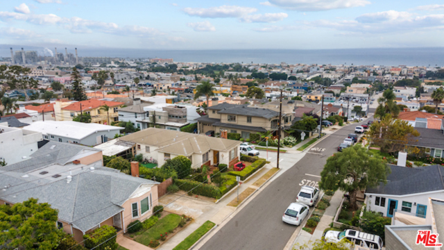 1002 8Th Place, Hermosa Beach, California 90254, 3 Bedrooms Bedrooms, ,1 BathroomBathrooms,Residential,Sold,8Th,20624564
