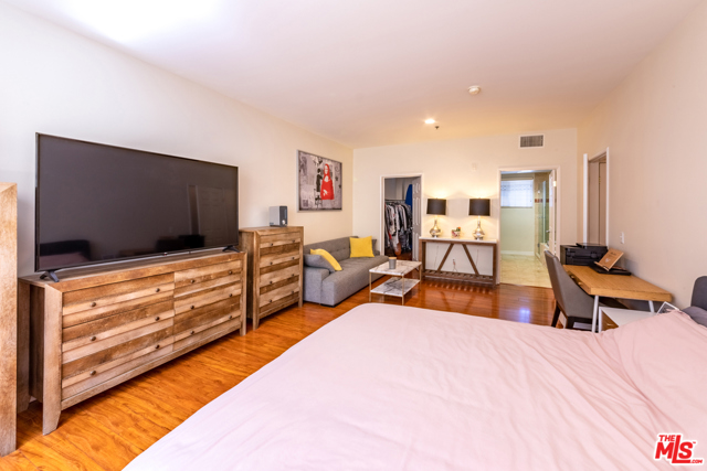 4 Bed Home for Sale in Los Angeles, California