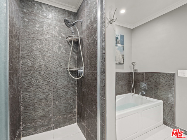 1 Bed Home for Sale in Los Angeles, California