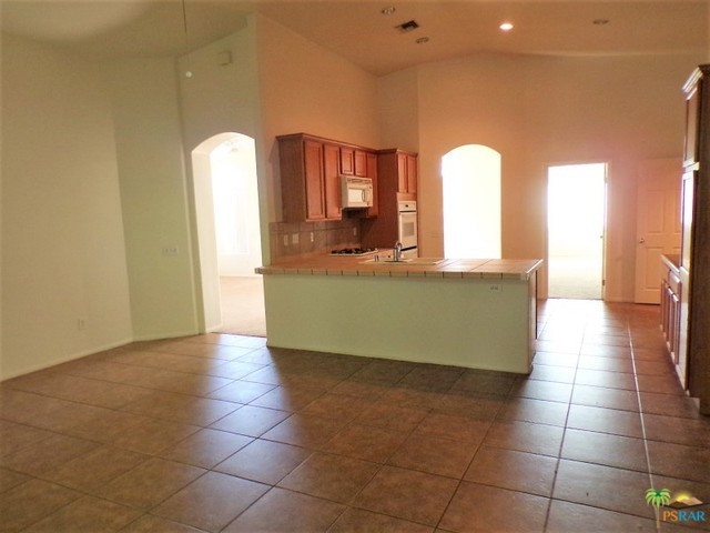 Ultra High Ceilings In The Kitchen / Fam