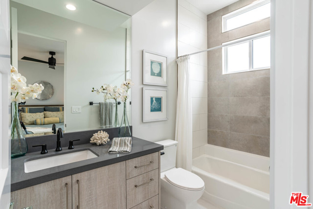 2423 Rockefeller Lane, Redondo Beach, California 90278, 5 Bedrooms Bedrooms, ,5 BathroomsBathrooms,Residential,Sold,Rockefeller,20581390