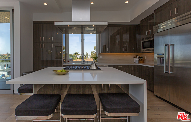 1027 AVENUE A, Redondo Beach, California 90277, 4 Bedrooms Bedrooms, ,5 BathroomsBathrooms,Residential,Sold,AVENUE A,20576054