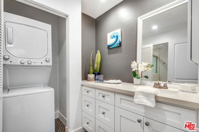 1 Bed Home for Sale in Playa del Rey, California