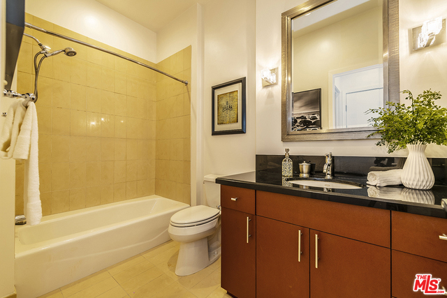 1 Bed Home for Sale in Los Angeles, California