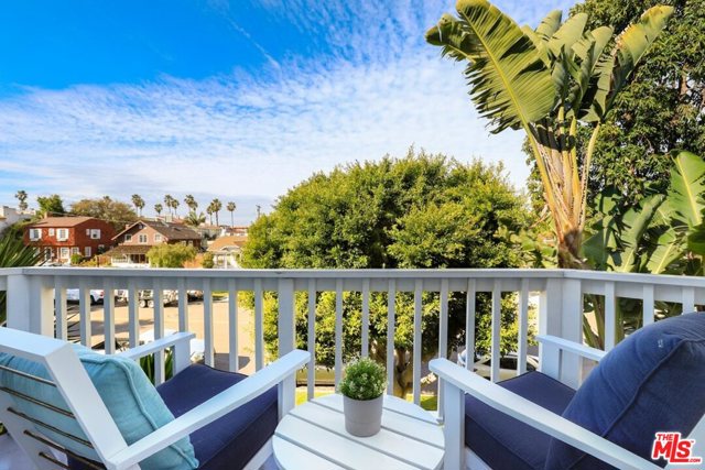 704 Broadway, Redondo Beach, California 90277, 3 Bedrooms Bedrooms, ,2 BathroomsBathrooms,Residential,Sold,Broadway,21680144