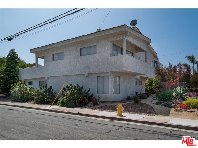 1326 OWOSSO Avenue, Hermosa Beach, California 90254, 4 Bedrooms Bedrooms, ,3 BathroomsBathrooms,Residential,Sold,OWOSSO,20558026