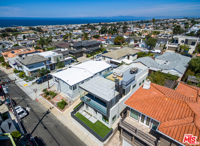 1017 8TH Street, Hermosa Beach, California 90254, 3 Bedrooms Bedrooms, ,2 BathroomsBathrooms,Residential,Sold,8TH,19507088