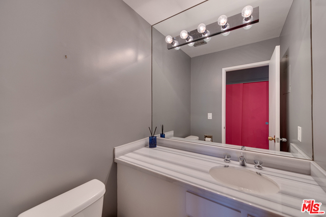 1 Bed Home for Sale in Los Angeles, California