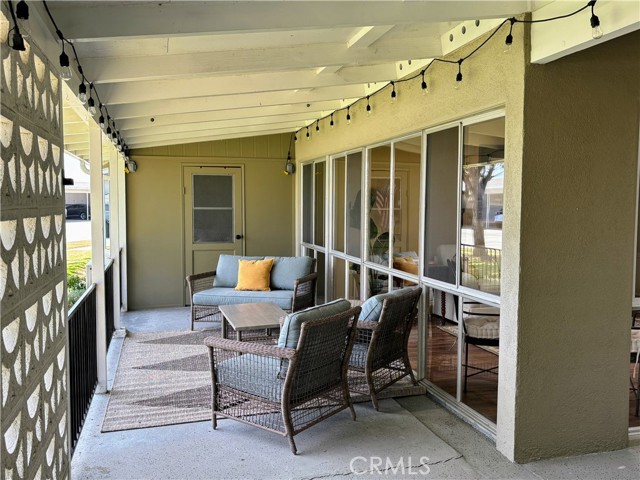 1543 Merion Way, Seal Beach CA: https://media.crmls.org/medias/00000337-f2a9-4579-8cca-bd653263b916.jpg