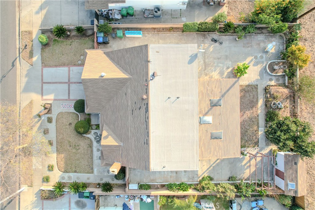 https://media.crmls.org/medias/0000234b-4e0c-45f0-bada-045032cc9231.jpg?preset=X-Large