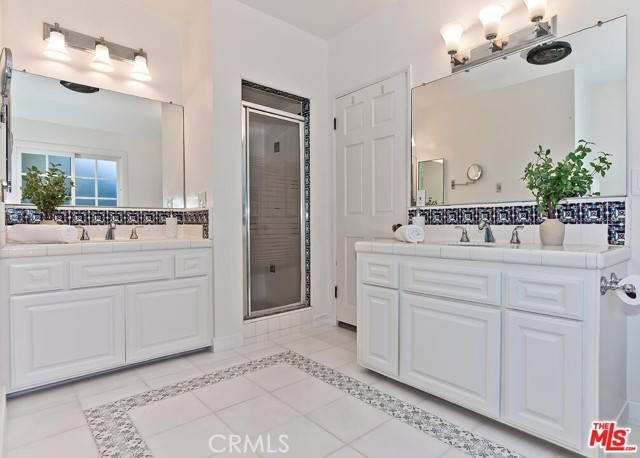Detail Gallery Image 19 of 29 For 384 N Bonhill Rd, Los Angeles,  CA 90049 - 3 Beds | 3/2 Baths