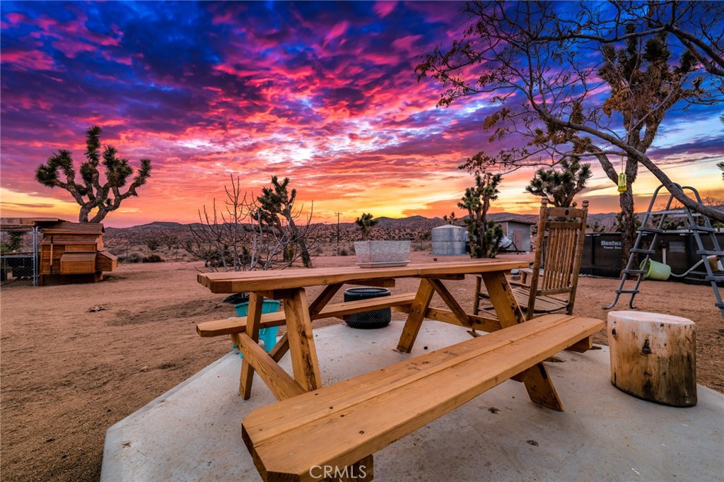 https://media.crmls.org/medias/000115cf-29b6-4f6c-b572-36d0ad7d2a94.jpg?preset=X-Large