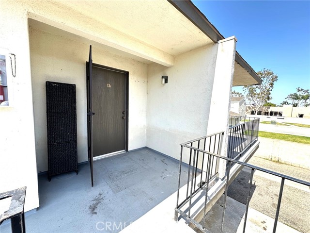Detail Gallery Image 10 of 13 For 16052 Waikiki Ln, Huntington Beach,  CA 92649 - – Beds | – Baths