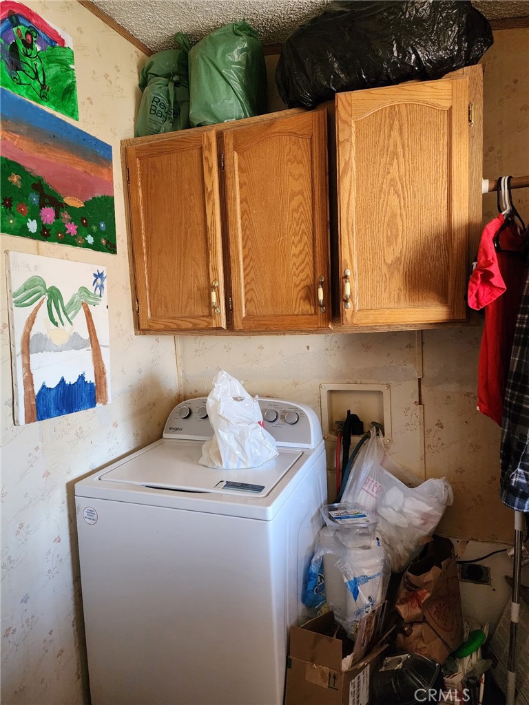 https://media.crmls.org/medias/0001f3b9-102c-4c0d-baa8-fba2fd240678.jpg?preset=X-Large