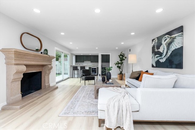 Detail Gallery Image 12 of 38 For 4401 Cezanne Ave, Woodland Hills,  CA 91364 - 4 Beds | 3 Baths