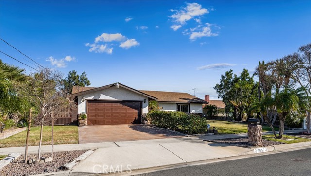 9657 Palmetto Avenue, Fontana, California 92335, 3 Bedrooms Bedrooms, ,2 BathroomsBathrooms,Single Family Residence,For Sale,Palmetto,CV25014650