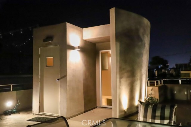 Detail Gallery Image 19 of 21 For 117 Park Pl, Venice,  CA 90291 - 4 Beds | 3/1 Baths