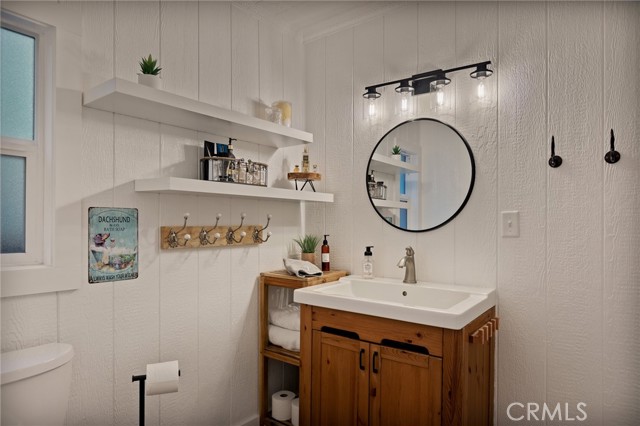 Detail Gallery Image 17 of 45 For 717 Crest Estates, Lake Arrowhead,  CA 92352 - 3 Beds | 3 Baths