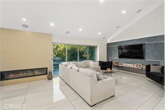 Detail Gallery Image 6 of 39 For 22 Round up, Bell Canyon,  CA 91307 - 6 Beds | 6/1 Baths