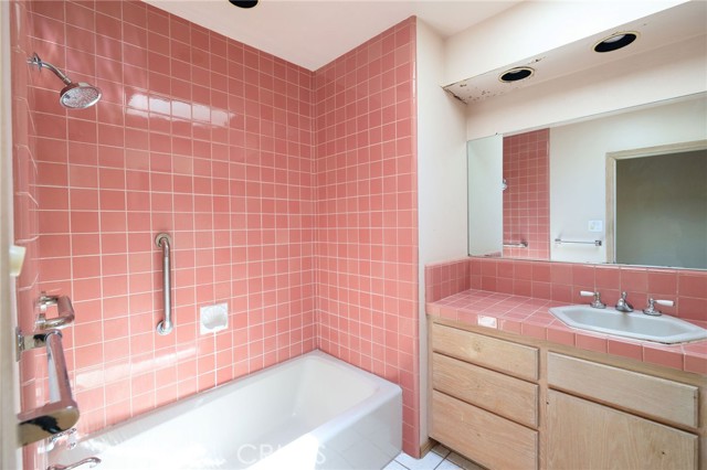 25915 Chalmette Lane, Rolling Hills Estates, California 90274, 3 Bedrooms Bedrooms, ,2 BathroomsBathrooms,Residential,Sold,Chalmette,SB22081297