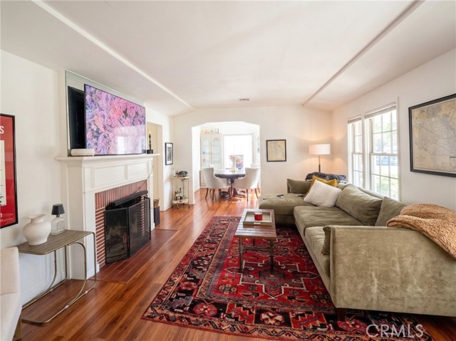 Detail Gallery Image 2 of 19 For 4332 Sunnyslope Ave, Sherman Oaks,  CA 91423 - 4 Beds | 3 Baths