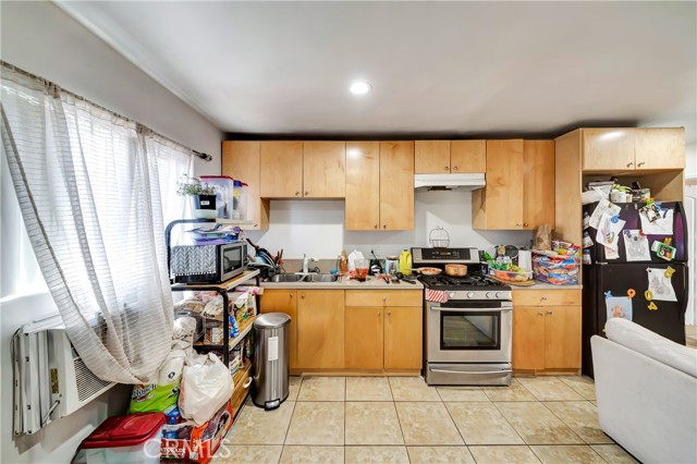 Detail Gallery Image 3 of 13 For 6735 Elmer #18,  North Hollywood,  CA 91606 - 2 Beds | 1 Baths