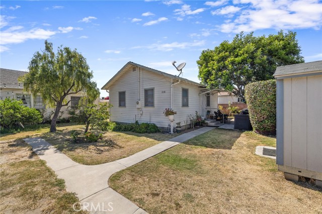 214 S Ojai Street, Santa Paula CA: https://media.crmls.org/medias/00091e84-9697-43ab-b363-ecf994fe82d9.jpg