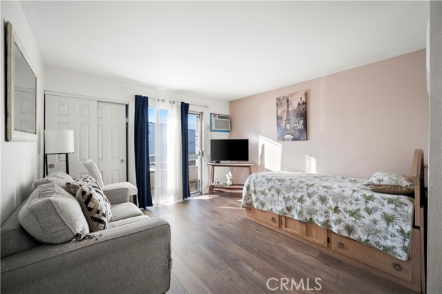 Detail Gallery Image 3 of 13 For 21800 Schoenborn St #215,  Canoga Park,  CA 91304 - 1 Beds | 1 Baths