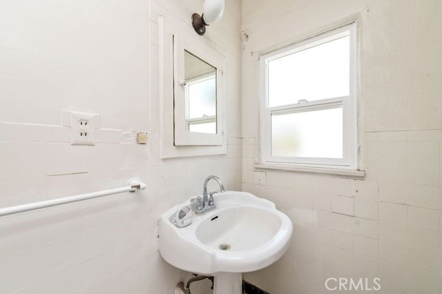 329 N Bushnell Avenue, Alhambra CA: https://media.crmls.org/medias/000a75b2-78f3-41be-a4b5-530af065d228.jpg