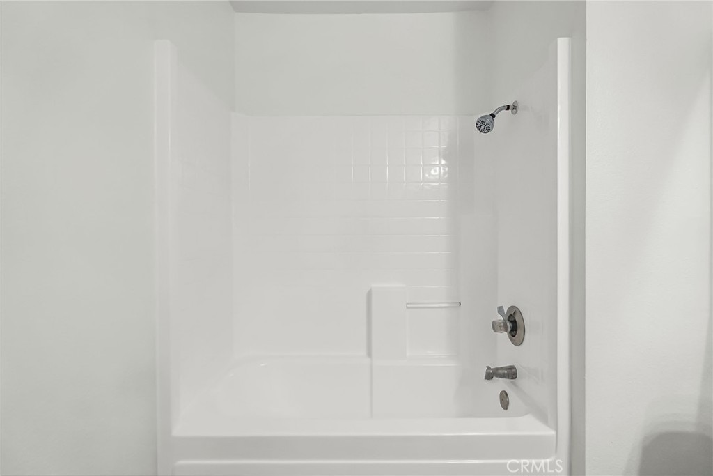 https://media.crmls.org/medias/000a9fe7-c429-435e-8528-d4019ddad3f7.jpg?preset=X-Large