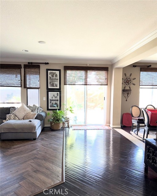 Detail Gallery Image 6 of 12 For 7056 Calina, Corona,  CA 92880 - 5 Beds | 3 Baths