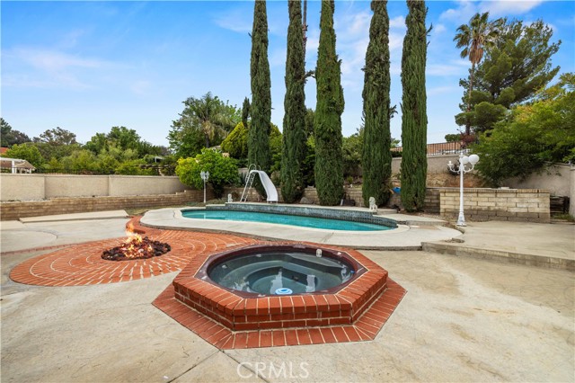 Detail Gallery Image 28 of 32 For 28004 Lakehurst Ave, Canyon Country,  CA 91351 - 4 Beds | 2 Baths