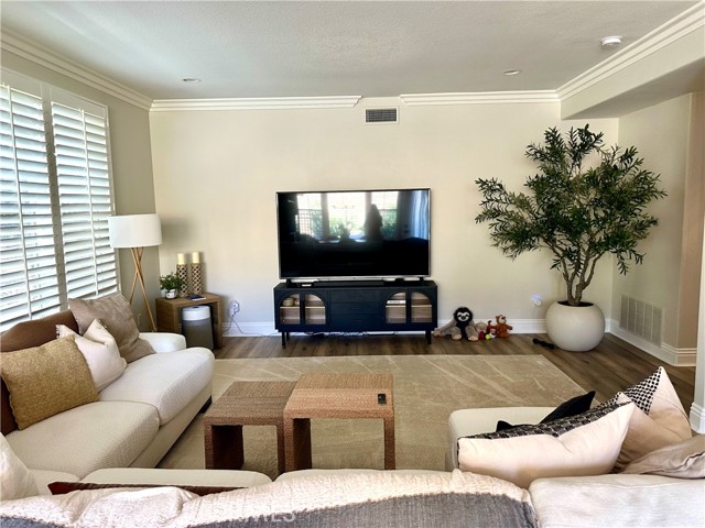 Detail Gallery Image 2 of 17 For 15 Willowglade, Rancho Santa Margarita,  CA 92679 - 5 Beds | 4 Baths