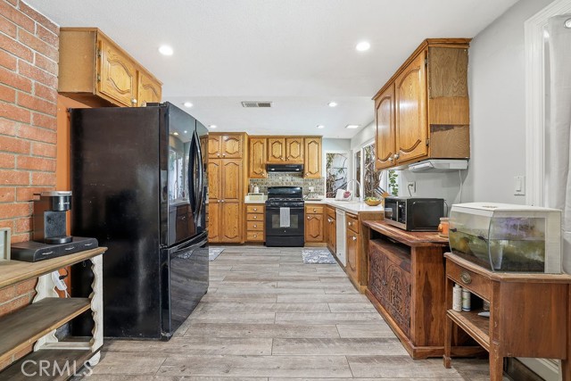 Detail Gallery Image 9 of 51 For 29223 Flowerpark Dr, Canyon Country,  CA 91387 - 3 Beds | 2 Baths