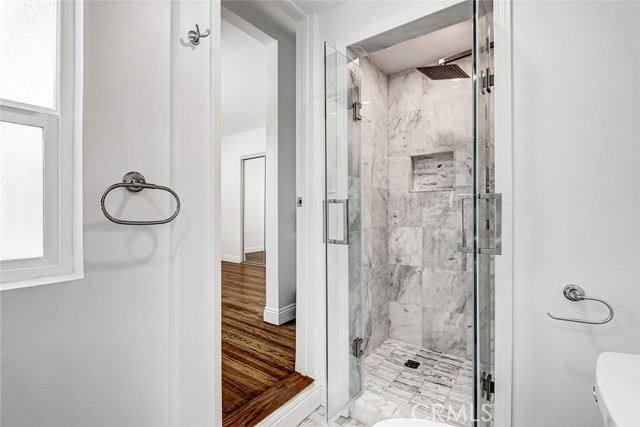 Detail Gallery Image 13 of 38 For 3010 Laurel Ave, Manhattan Beach,  CA 90266 - 4 Beds | 2 Baths