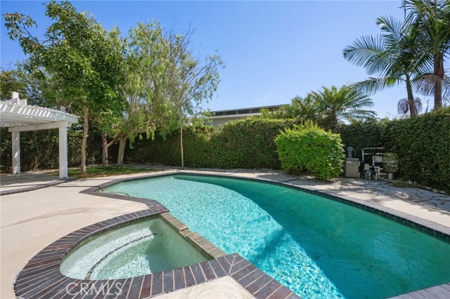 9882 Kings Canyon Drive, Huntington Beach CA: https://media.crmls.org/medias/000c543b-f1a3-4204-b9bd-02bc4b318bb1.jpg