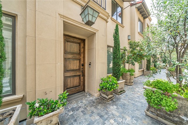 823 S Bundy Drive, Los Angeles CA: https://media.crmls.org/medias/000c54e9-f1fd-4c5d-a5e3-8a0c6887fe9b.jpg